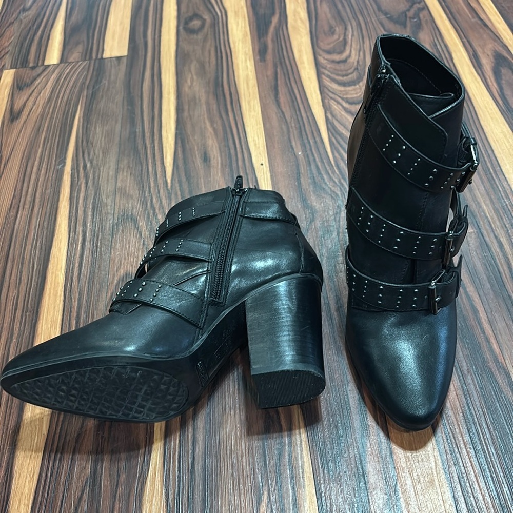 Aerosoles size 7 zip up bootie worn once studs buckles 3inch heel